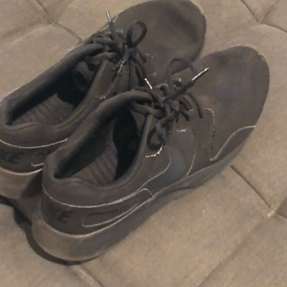 Nike tennis shoes